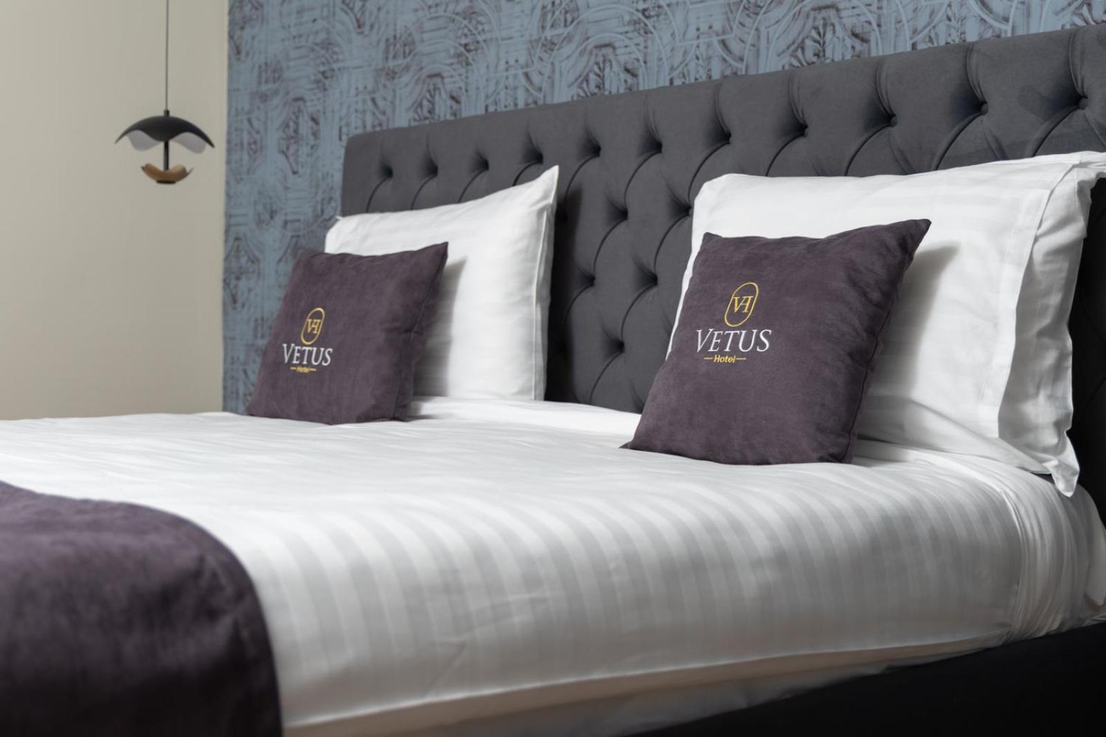 Vetus Hotel Pristina Exterior photo