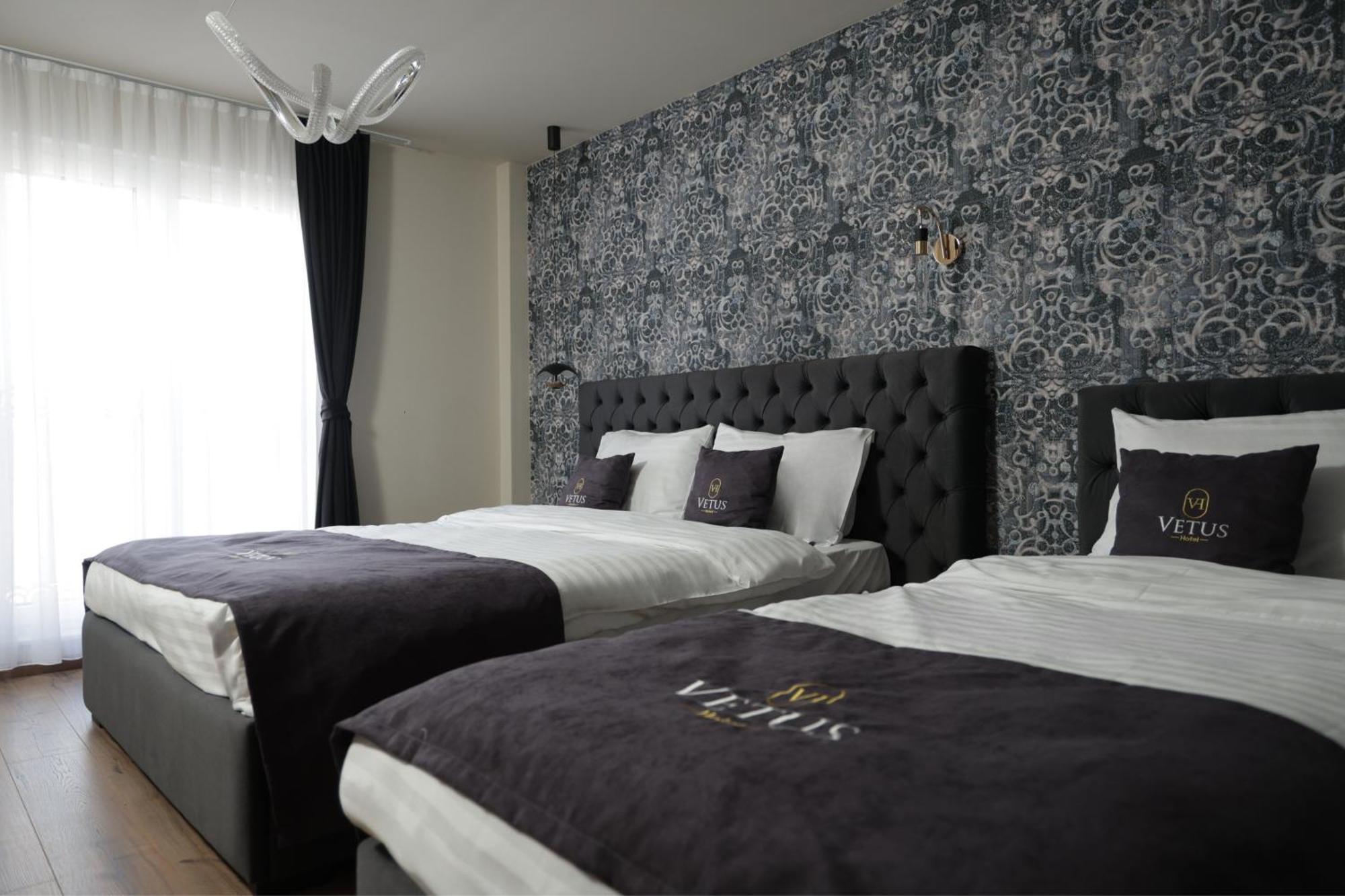 Vetus Hotel Pristina Exterior photo