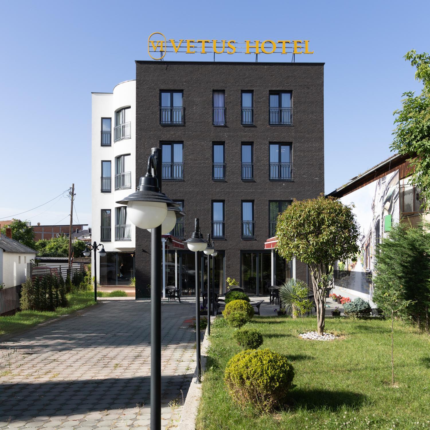 Vetus Hotel Pristina Exterior photo