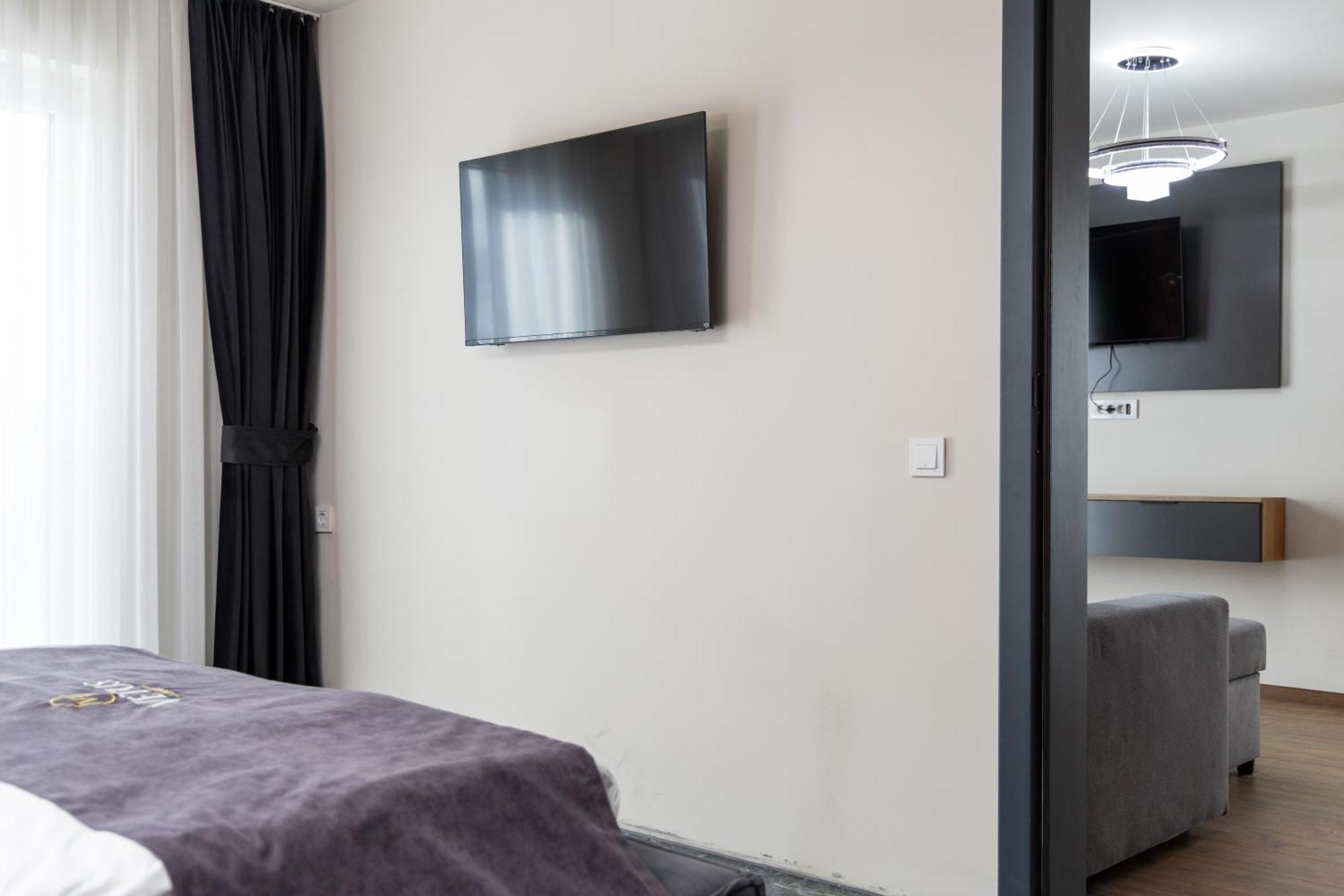 Vetus Hotel Pristina Exterior photo